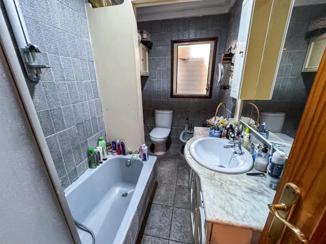 AMPLIO PISO EN PLENO CENTRO DE TORREVIEJA – CON VISTAS PARCIALES AL MAR — 9
