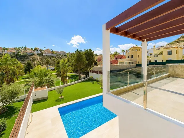 Villa en Primera Linea con 4 Dormitorios a la venta en La Marquesa Golf — 3