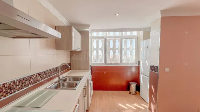 Piso reformado con espectaculares vistas al mar en San Pedro Alcántara, Marbella — 9
