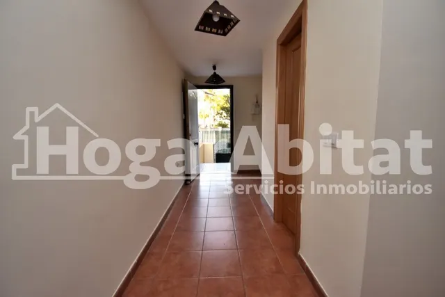ADOSADO SEMINUEVO CON PISCINA, 2 TERRAZAS Y AMPLIO GARAJE — 43