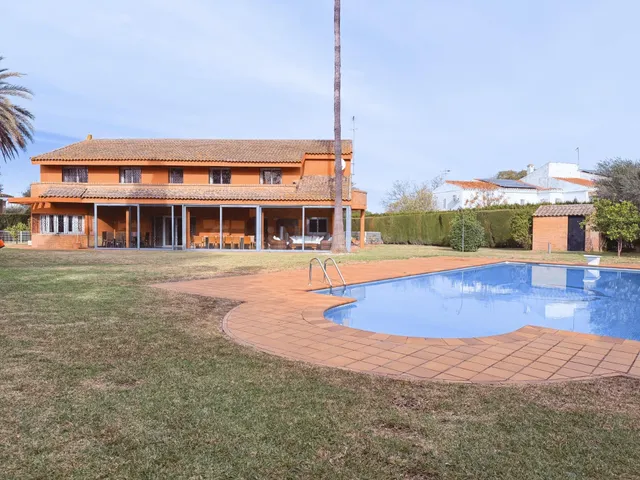 Elegante Residencia de Lujo con Piscina y Jardines Privados  - foto 3