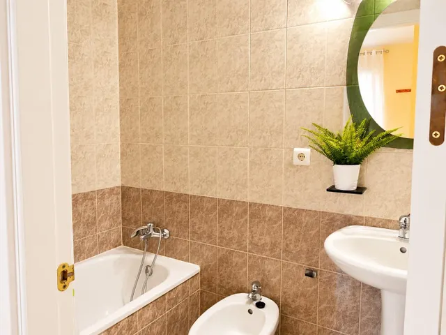 LUMINOSO PISO DE TRES DORMITORIOS Y DOS BAÑOS EN LA LAGUNA — 20