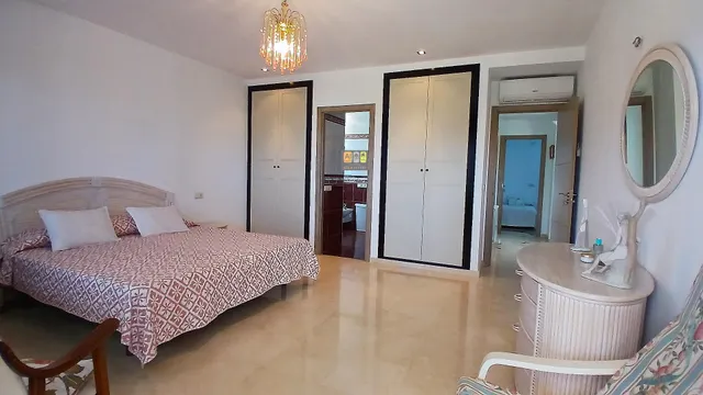 IMPRESIONANTE CHALET EN ALFAS DEL PI — 28