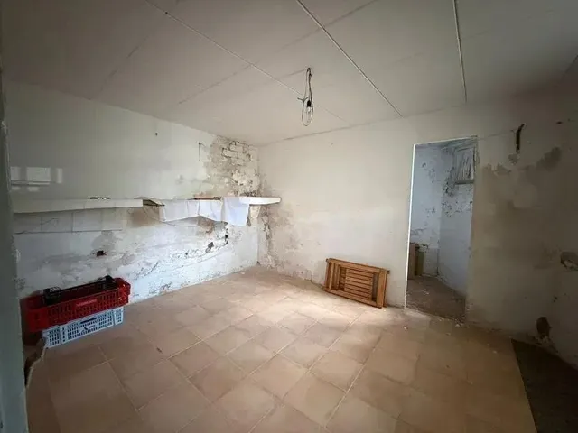 CHALET ADOSADO A REFORMAR, ESQUINERO CON SALIDA A DOS CALLES — 30