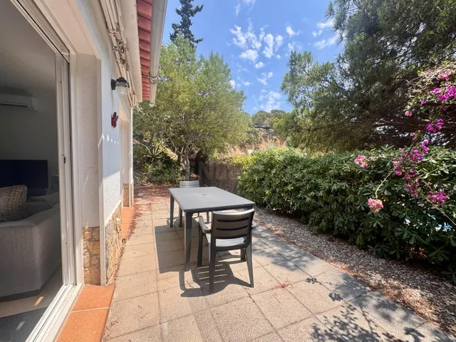 Encantadora casa de una sola planta con jardin, dos habitaci - foto 4