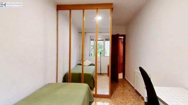 Piso totalmente exterior de 4 habitaciones con ascensor en  Ayora – Blasco Ibáñez — 20