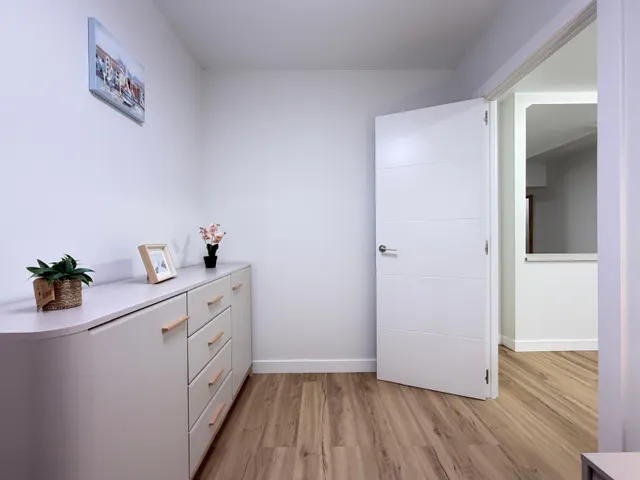 Apartamento totalmente reformado cerca de parque de las naciones con 2 dorm. 1 baño. con piscina. superficie 70 m2. — 47