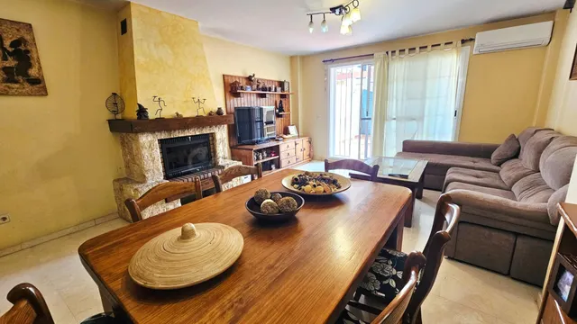 Amplia vivienda unifamiliar adosada con garaje, terrazas y b - foto 5
