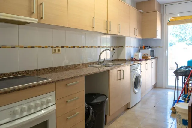Piso en venta en Deltebre, de 3 habitaciones y piscina comun - foto 4