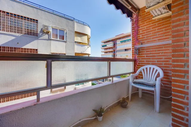 MAGNIFICO PISO A UNOS PASOS DE LA PLAYA, IDEAL PARA VIVIR TODO EL AÑO — 14