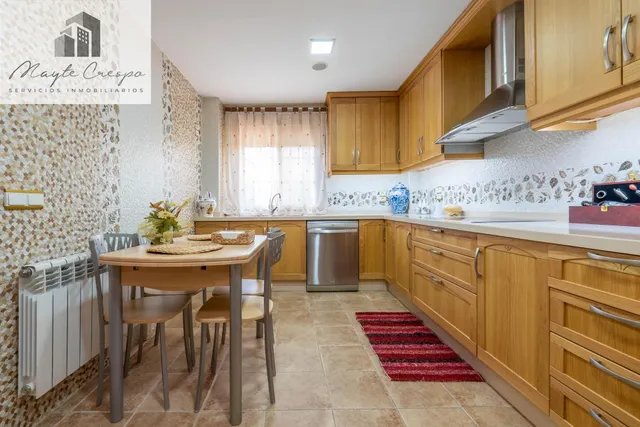 CHALET CON PISCINA Y JARDÍN A SOLO 10 MINUTOS DE GRANADA — 30