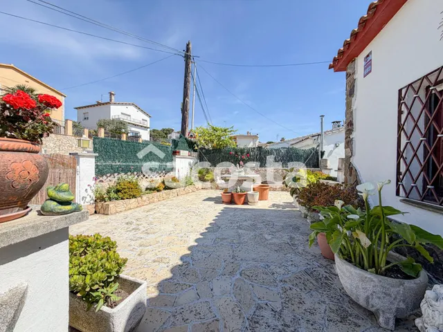 Amplia casa con gran potencial en Mas Romeu, Lloret de Mar - foto 4