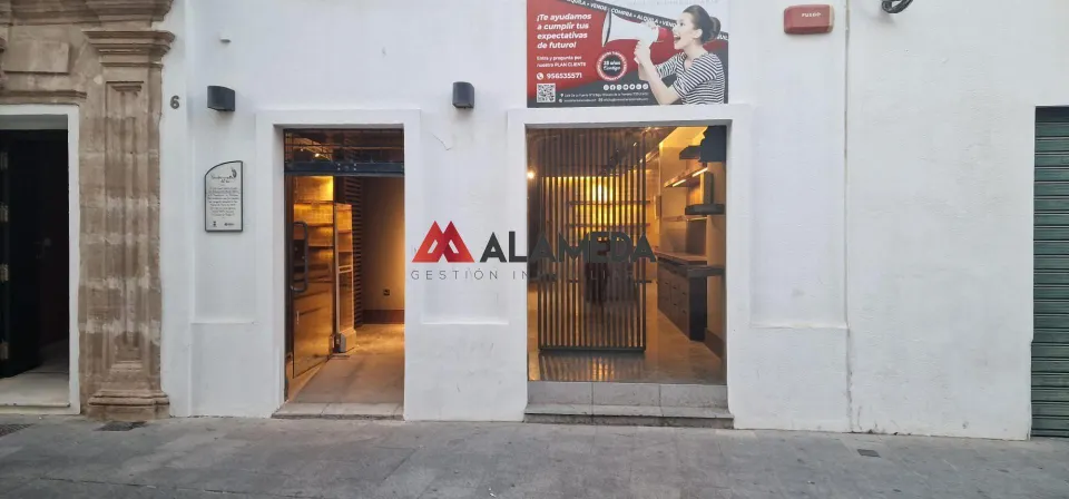 LOCAL COMERCIAL EN CALLE LA FUENTE