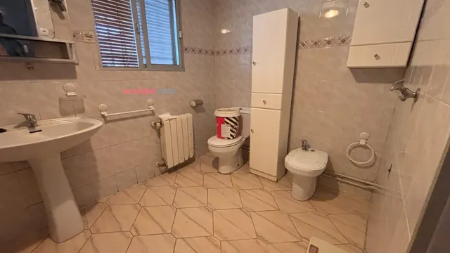 CASA CON PATIO Y COCHERA A LA VENTA — 17