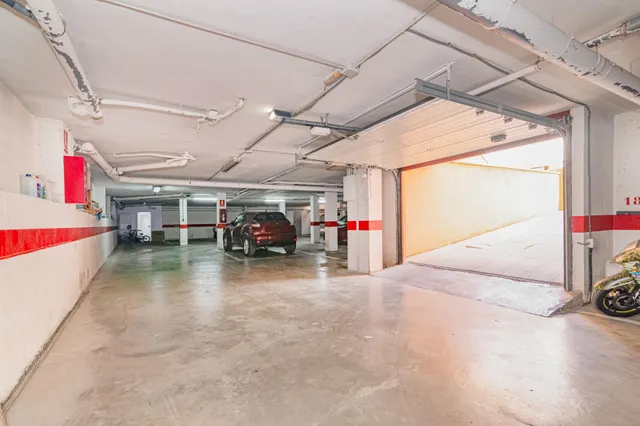 PISO CON GARAJE JUNTO PARADA METRO — 24