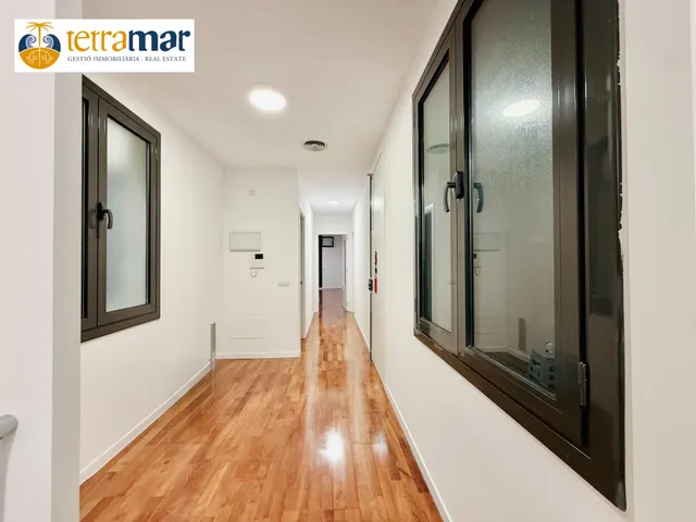 Moderno piso reformado en el corazon del eixample junto a ronda de la universidad - Barcelona — 25