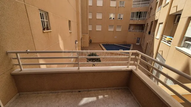 Apartamento de 2 dormitorios con ascensor y piscina comunita - foto 4