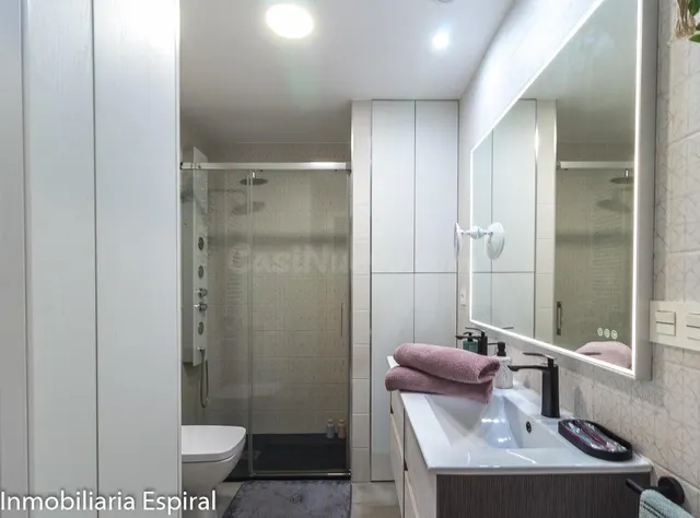 ¡Inversión Top en Pontevedra! Piso 1D Equipado con Licencia  - foto 4