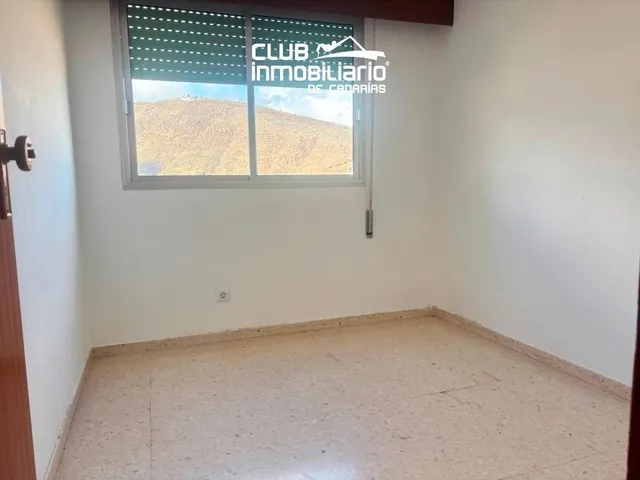 Amplio y luminoso piso de 3 habitaciones con balcón y vistas a santa cruz — 12