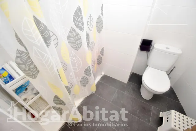 ¡Perfecto para invertir! Casa de cuatro alturas  para reformar con garaje y dos terrazas, cerca del centro — 40