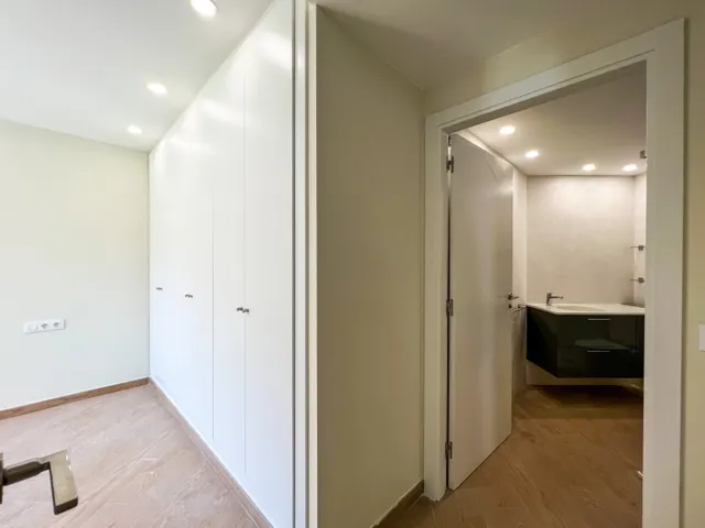 Piso de reciente construcción en alquiler en Avda. Ausias March — 20