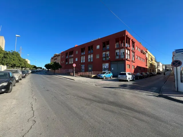 Local idóneo para supermercado, gimnasio y otras actividades comerciales con parkings — 10