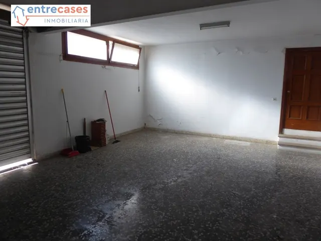 CASA A TRES ESQUINAS SITUADA A ESCASOS METROS DE LA IGLESIA DE LA ASUNCION. — 5