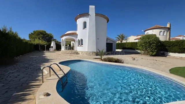 Magnífico Chalet con licencia turística, piscina y parcela d