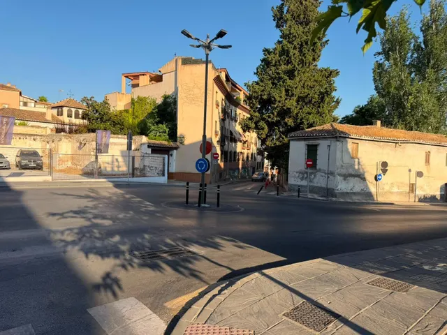 Plaza de garaje cerrada en el centro de La Zubia — 8