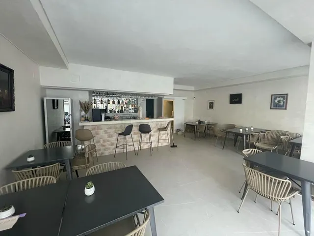 Bar-Restaurante en Venta con Rentabilidad en centro de Tossa - foto 4