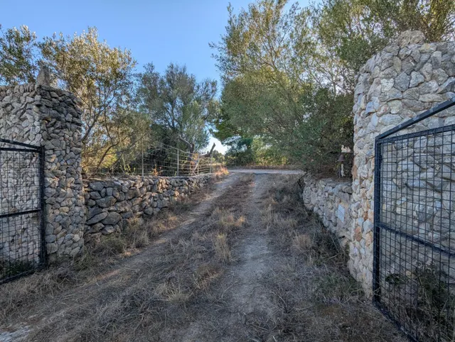 Terreno tranquilo con edificación de piedra cerca de Artà — 6