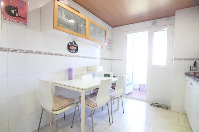 Amplio piso de 4 habitaciones con terraza y plaza de parking en la zona del lago de Olesa de Montserrat — 13