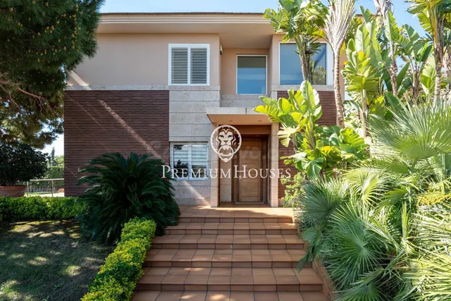 Villa exclusiva con doble parcela y vistas al mar - foto 3