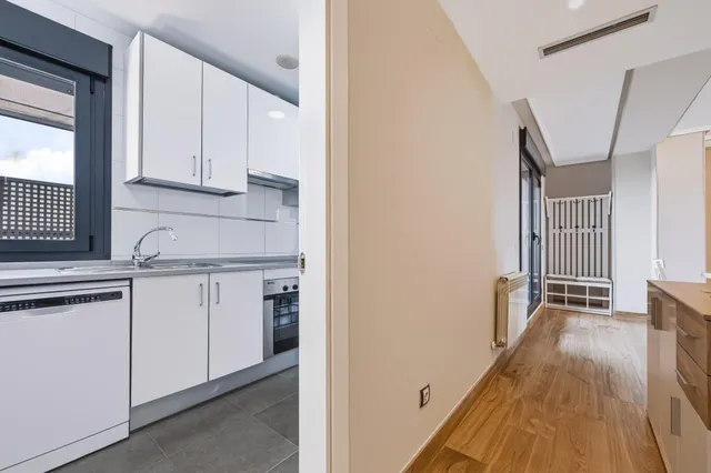 ÁTICO CON TERRAZA, GARAJE Y TRASTERO EN ADELFAS – 2 DORMITORIOS, 2 BAÑOS, PISCINA Y GIMNASIO — 10