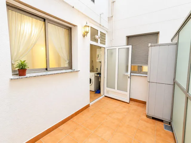 Amplio apartamento en el centro, con patio privado, garaje y trastero — 12