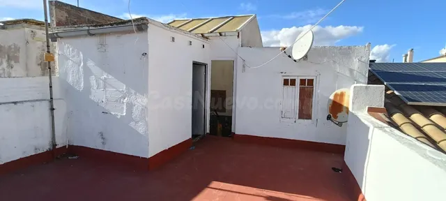 Edificio en venta con local comercial y dos viviendas – Gran