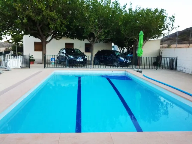 EN VENTA CHALET EN NOVELDA EN LA ZONA DE LA SERRETA