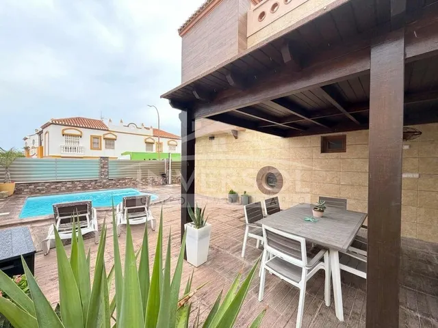 VIVIENDA ADOSADA CON PISCINA PRIVADA — 15