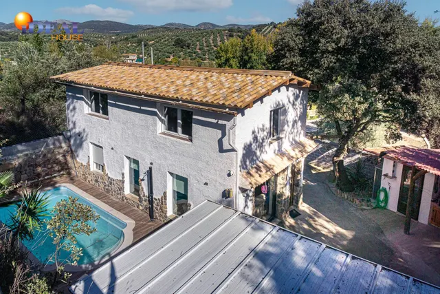 ESPECTACULAR CASA CON TERRENO EN LA SIERRA SUR — 4