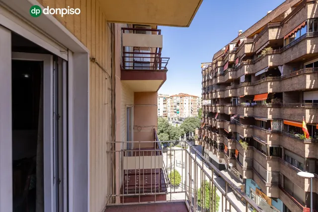 Piso para reformar junto a Plaza Einstein – 3 dormitorios y vistas despejadas — 27