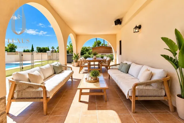 VILLA MEDITERRÁNEA CON GRAN PARCELA, PISCINA Y ESPACIO PARA TODA LA FAMILIA ☀️ — 13