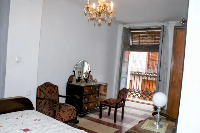 Amplia casa con patio interior en Font de la Figuera — 14