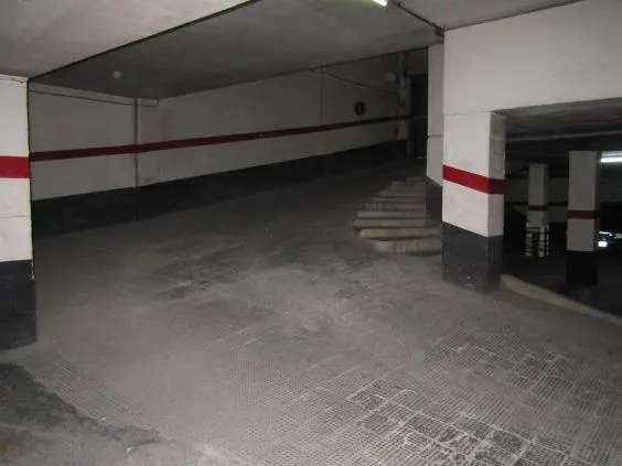 PLAZA DE PARKING NORMAL, COCHE DE 4´5 METROS DE LARGO — 2