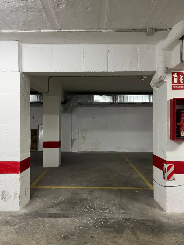 Alquiler plaza de aparcamiento para moto en Arabial — 5