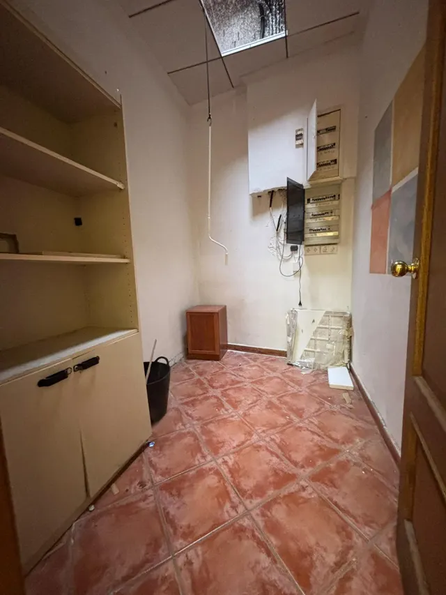 LOCAL COMERCIAL DE 300 m2 – ALQUILER CON OPCIÓN DE COMPRA — 35