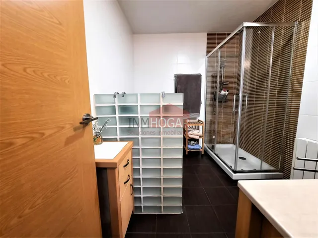 PISO EN VENTA EN NAVALUEGA, EN EL CENTRO DEL  PUEBLO — 24