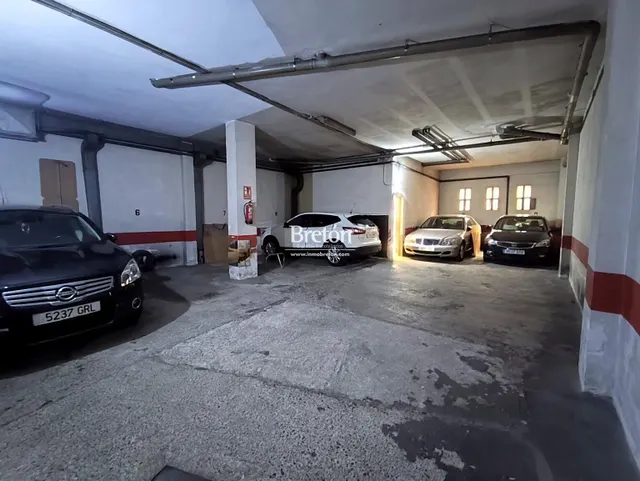 Interesante piso con plaza de garaje y trastero junto a Avenida Goya. — 30