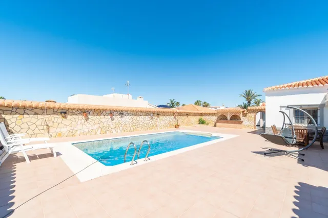 CHALET independiente con piscina privada y parcela de 809 m2 en Torreta Florida — 4