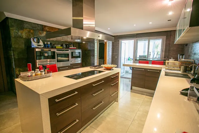 Precioso y lujoso apartamento con vistas al mar en Monte paraíso, en la Milla de Oro. Marbella — 35