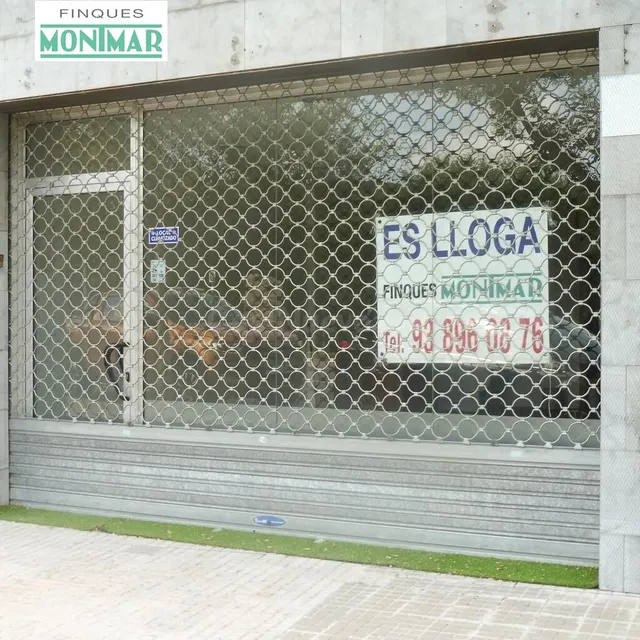 LOCAL COMERCIAL EN PLAZA CATALUNYA DE OLIVELLA - foto 2